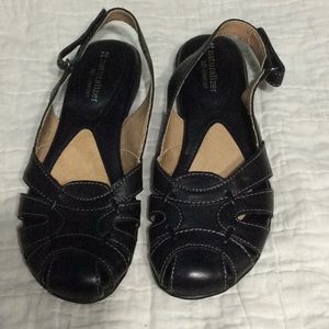 Black size 6 Naturalizer Sandals. Never worn.  B77